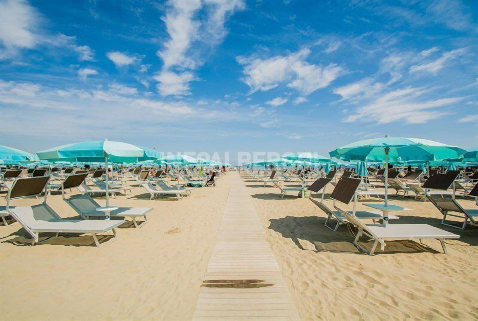 Hotel River fronte mare con piscina Rimini Esterno foto