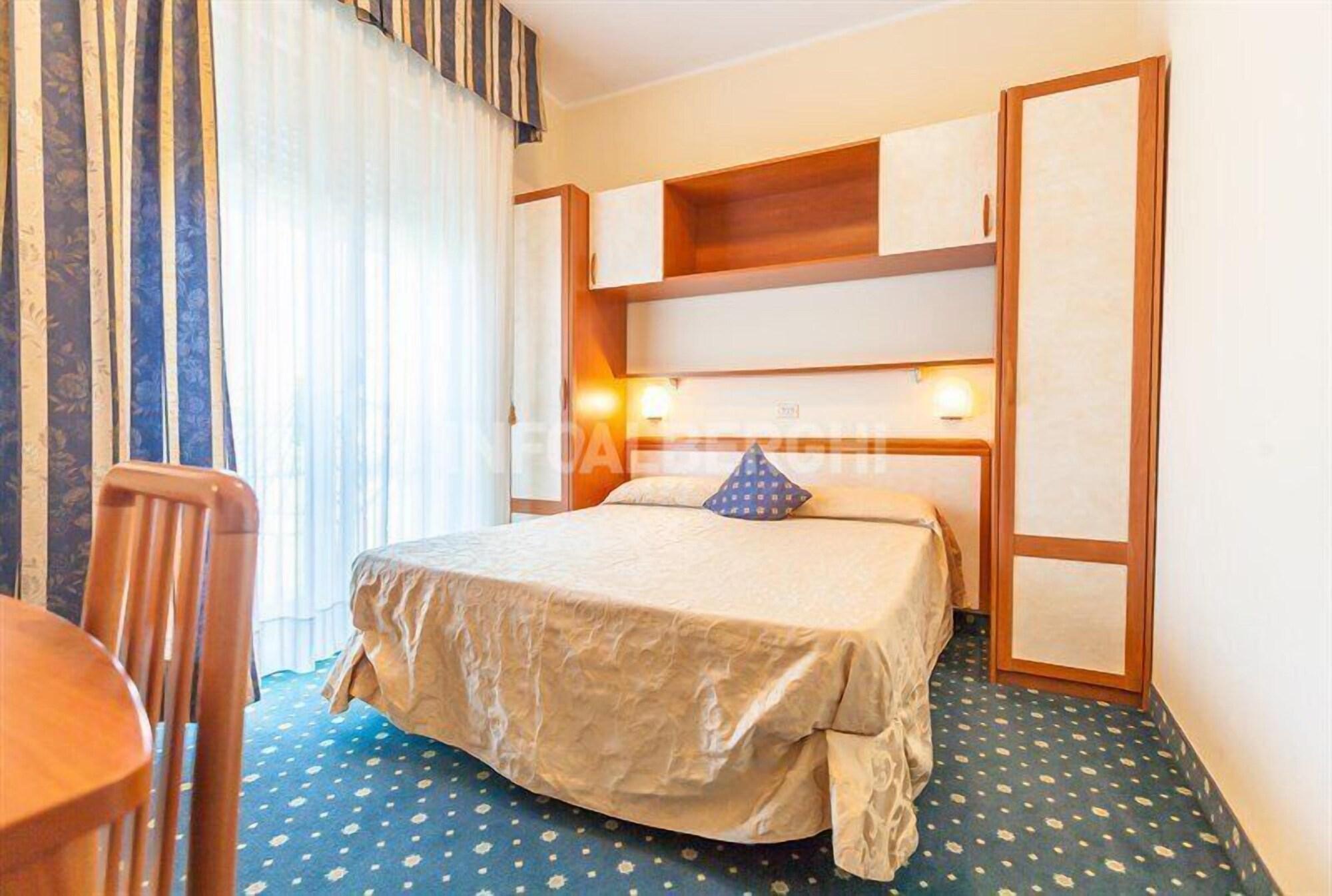 Hotel River fronte mare con piscina Rimini Esterno foto