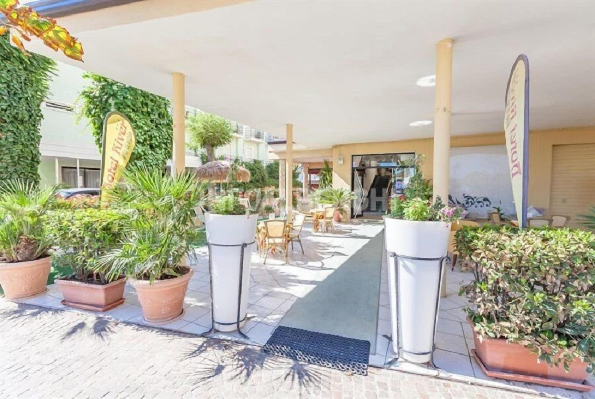 Hotel River fronte mare con piscina Rimini Esterno foto