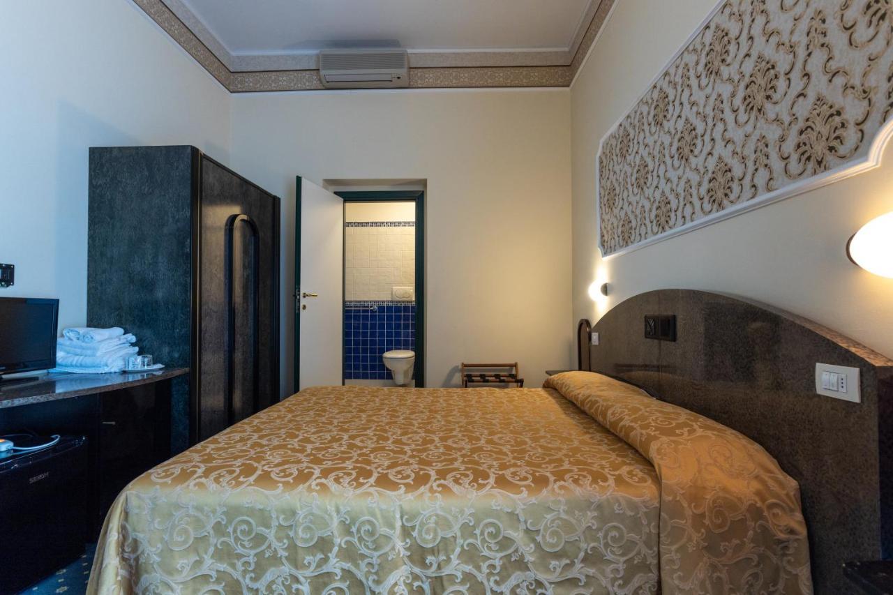 Hotel River fronte mare con piscina Rimini Esterno foto