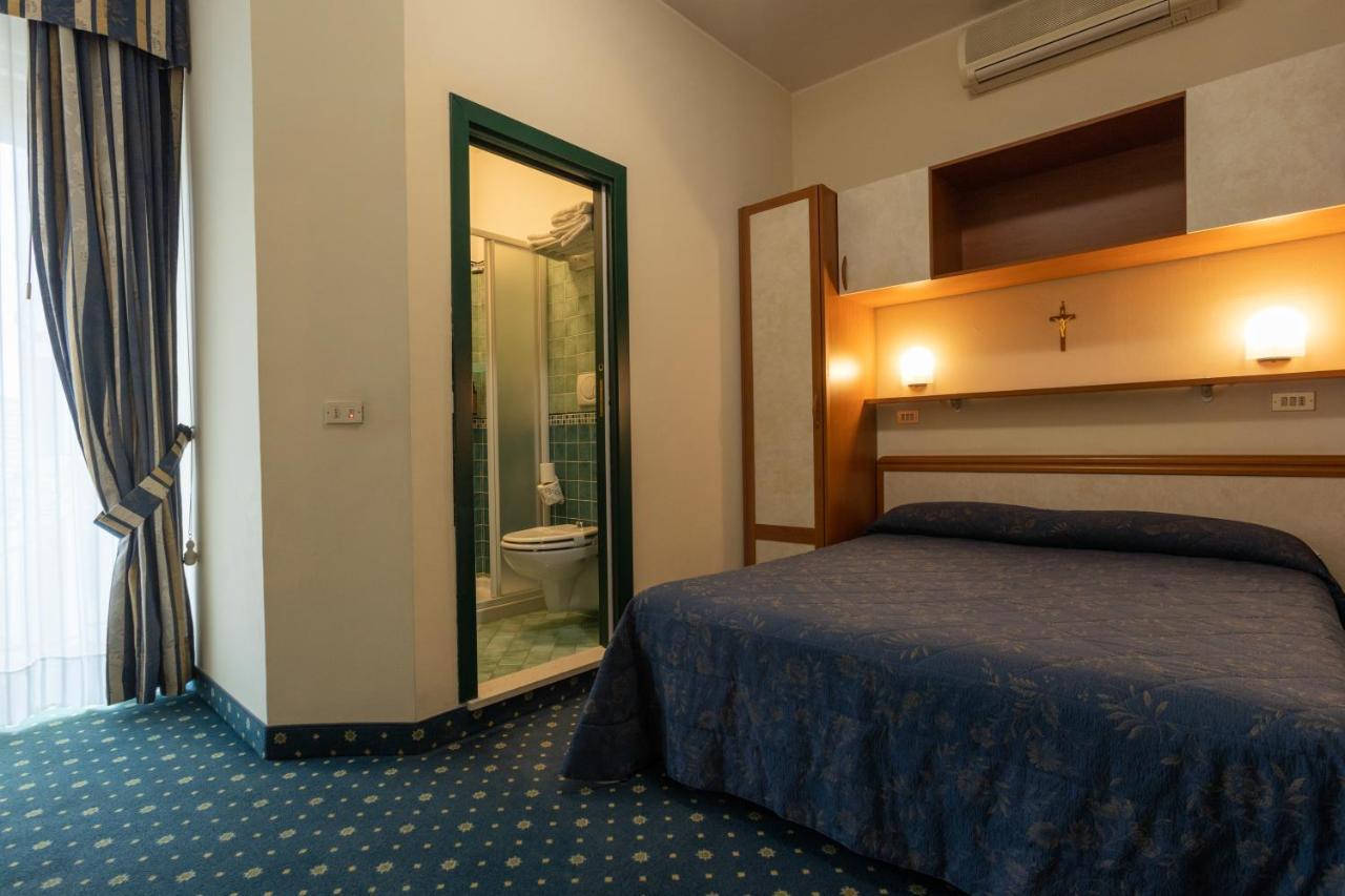 Hotel River fronte mare con piscina Rimini Esterno foto