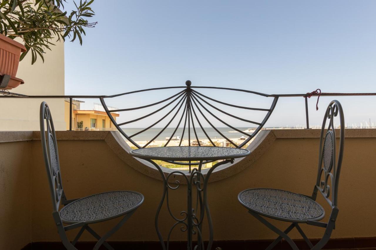 Hotel River fronte mare con piscina Rimini Esterno foto
